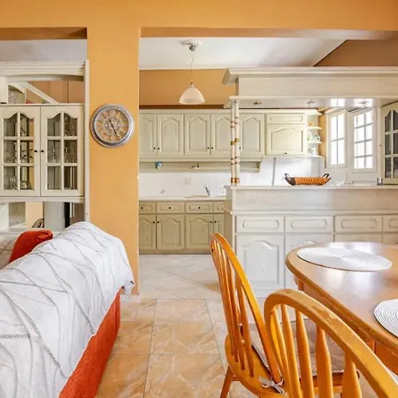 Lovely 3-bedroom Vacation In Nafplio. Lägenhet *